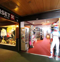 Skiset dans la galerie