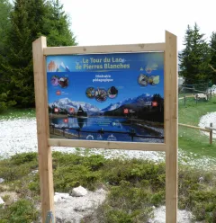 Panneau d'accueil du Tour du Lac des Pierres Blanches
