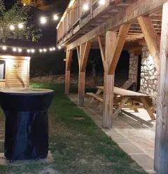Braséro dans le jardin en été