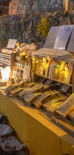 Nächtlicher Kunsthandwerksmarkt und Braderie der Händler_Champagny-en-Vanoise