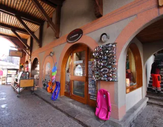 Entrée depuis les arcades
