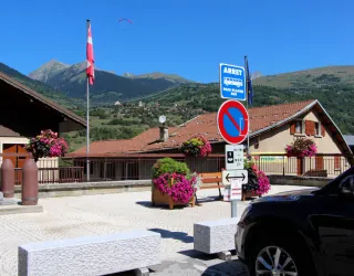 Arrêt de navette face à la Mairie