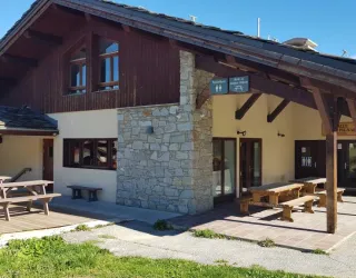 Salle hors sac aux Coches, en face de la zone débutante