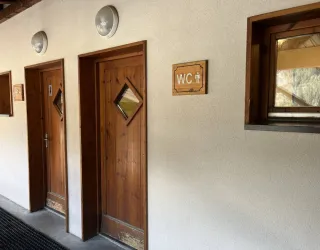 Toilettes publiques - bas télécabine