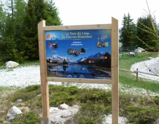 Panneau d'accueil du Tour du Lac des Pierres Blanches
