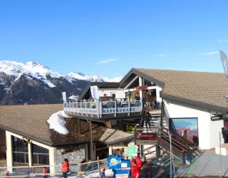 Le Trappeur's Café vu du front de neige