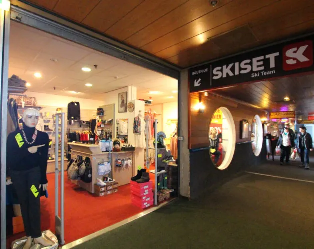 Skiset dans la galerie