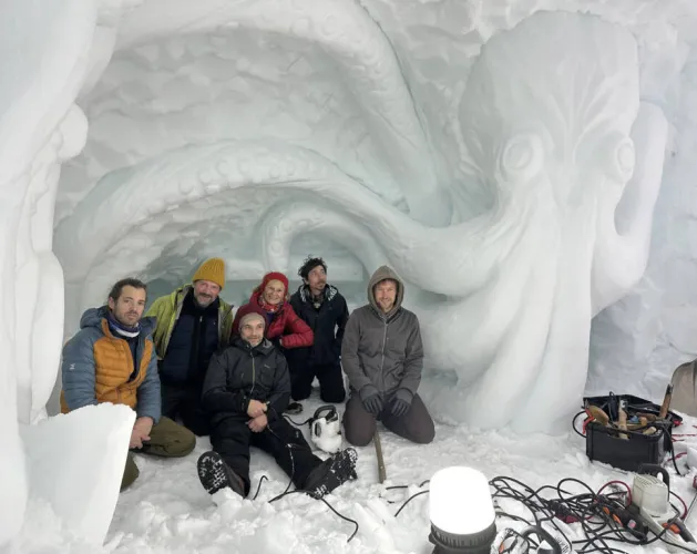 Geschnitzte Schneehöhle_Champagny-en-Vanoise