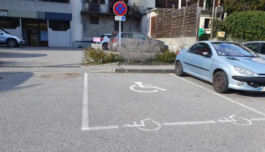 Place de parking PMR