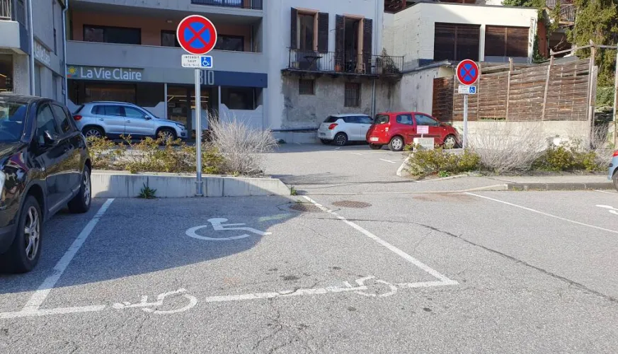 Place de parking PMR