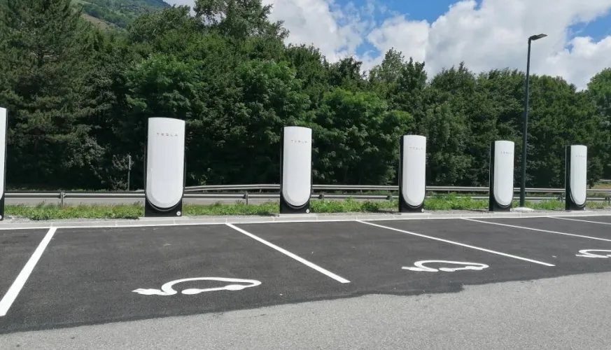 Borne de recharge véhicule électrique Tesla
