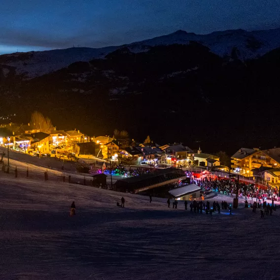 DESTI_Nachtansicht Winter Montalbert