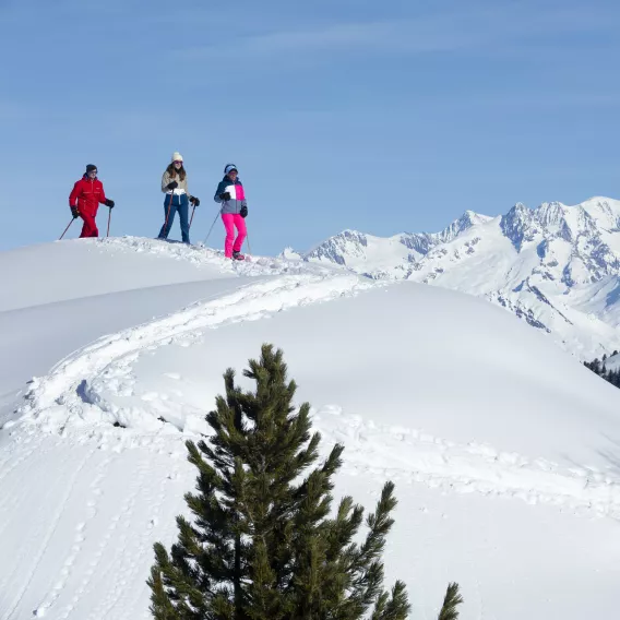 Schneeschuhwanderung im Angesicht des Mont Blanc