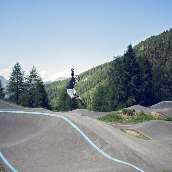 Pumptrack auf Inline-Skates in La Plagne
