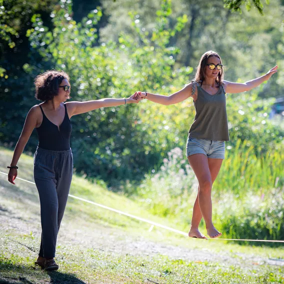 Slackline mit Freunden in La Plagne