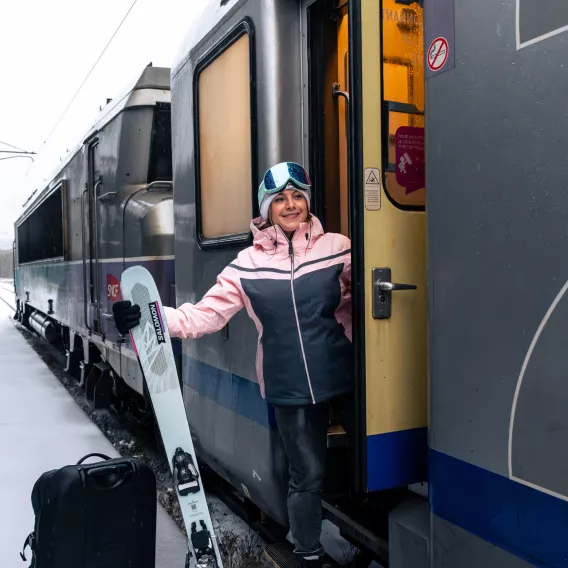 Bahnhof_Aime_and_train-BrendanLePeru