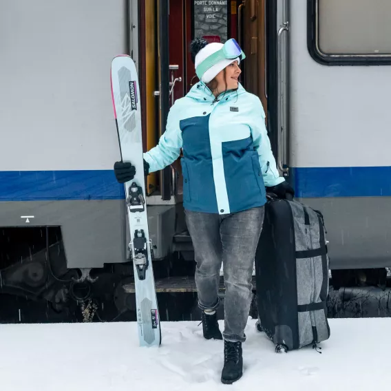 Bahnhof_Aime_and_train-BrendanLePeru