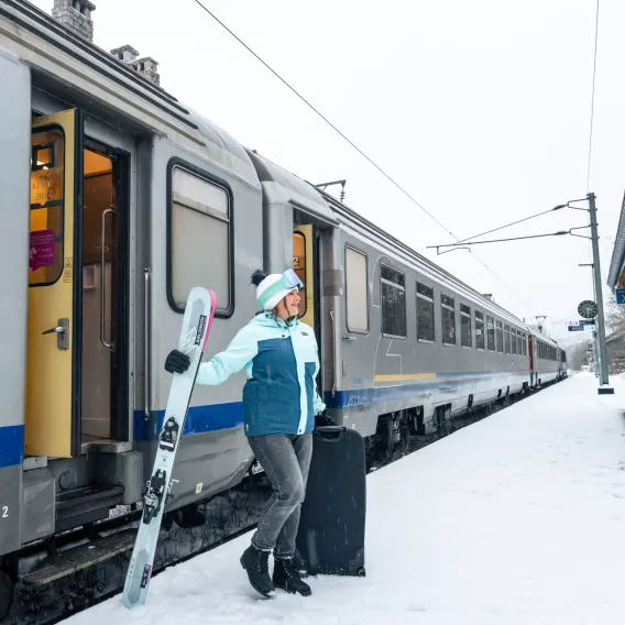 Bahnhof_Aime_and_train-BrendanLePeru