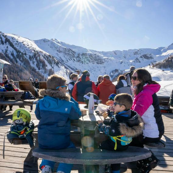 Eine Picknickpause mit der Familie in 2000m Höhe