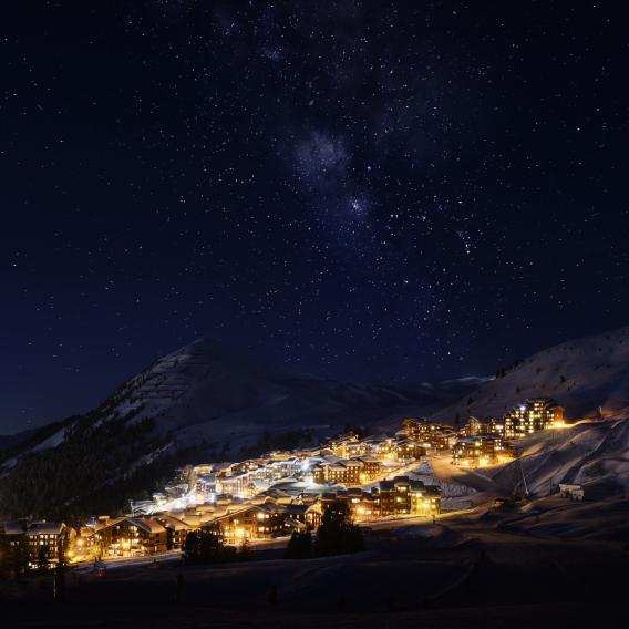 Belle Plagne unter einer sternenklaren Nacht