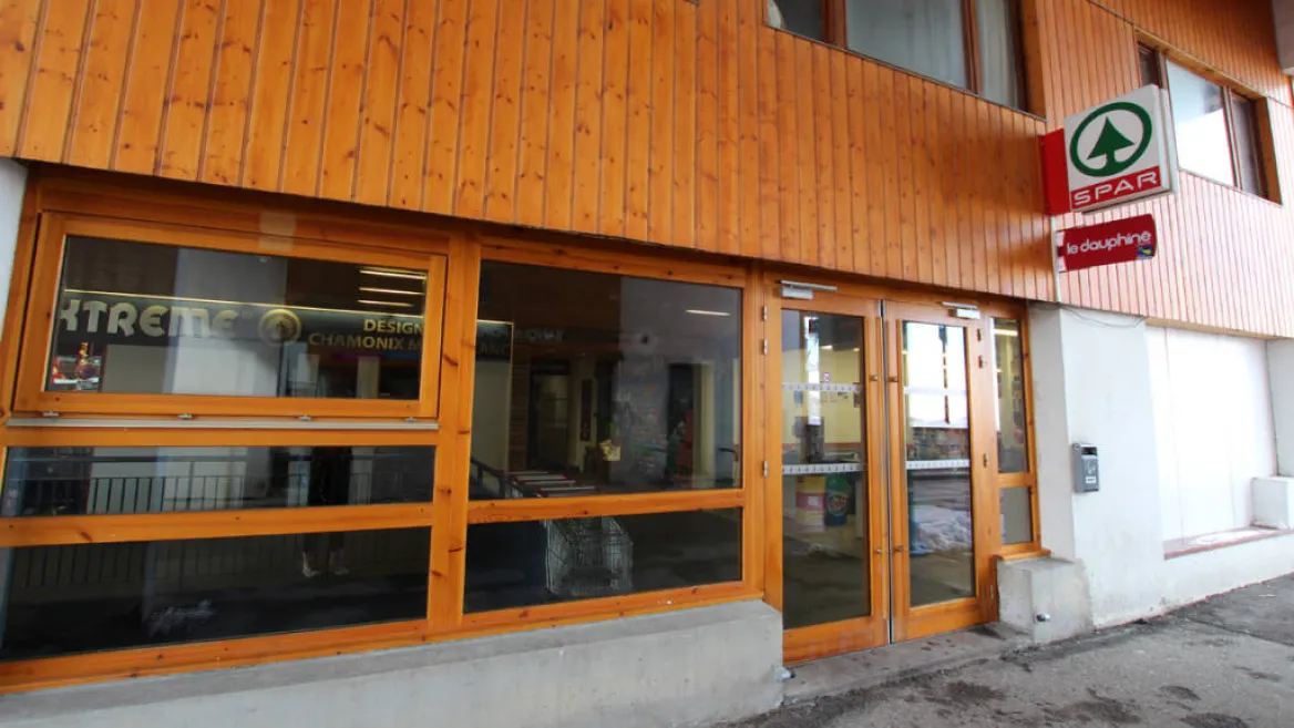 Façade du magasin Spar à Plagne Centre