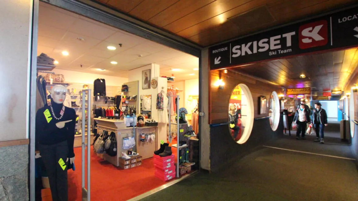 Skiset dans la galerie