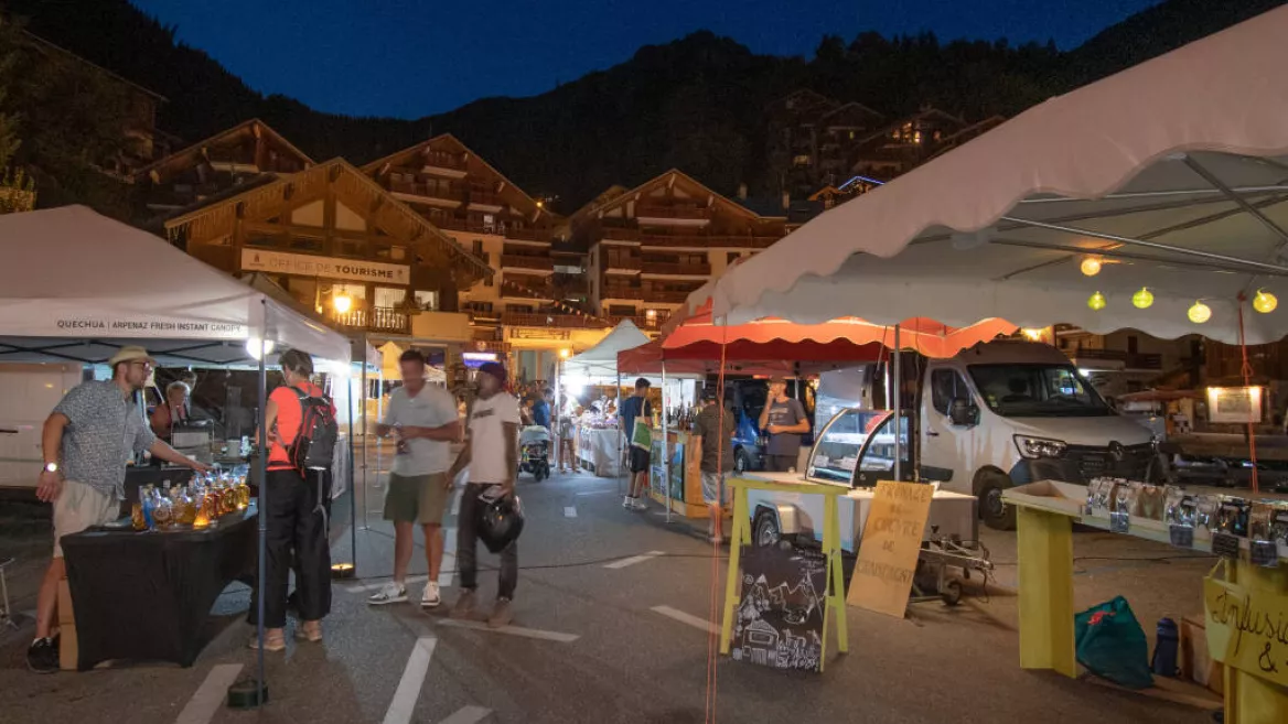 Marché Artisanal en nocturne_Champagny-en-Vanoise