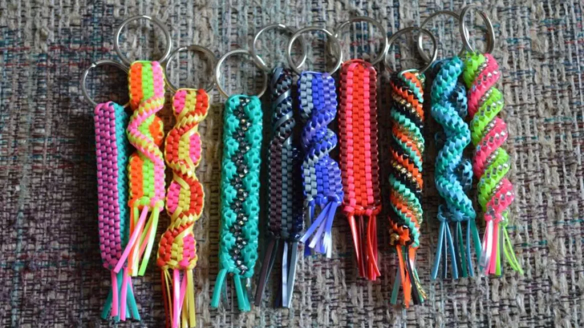 Kreativ-Workshop I: Schlüsselanhänger / Scoubidous basteln_Montchavin-les-Coches
