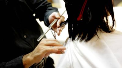 Eve Friseurin zu Hause