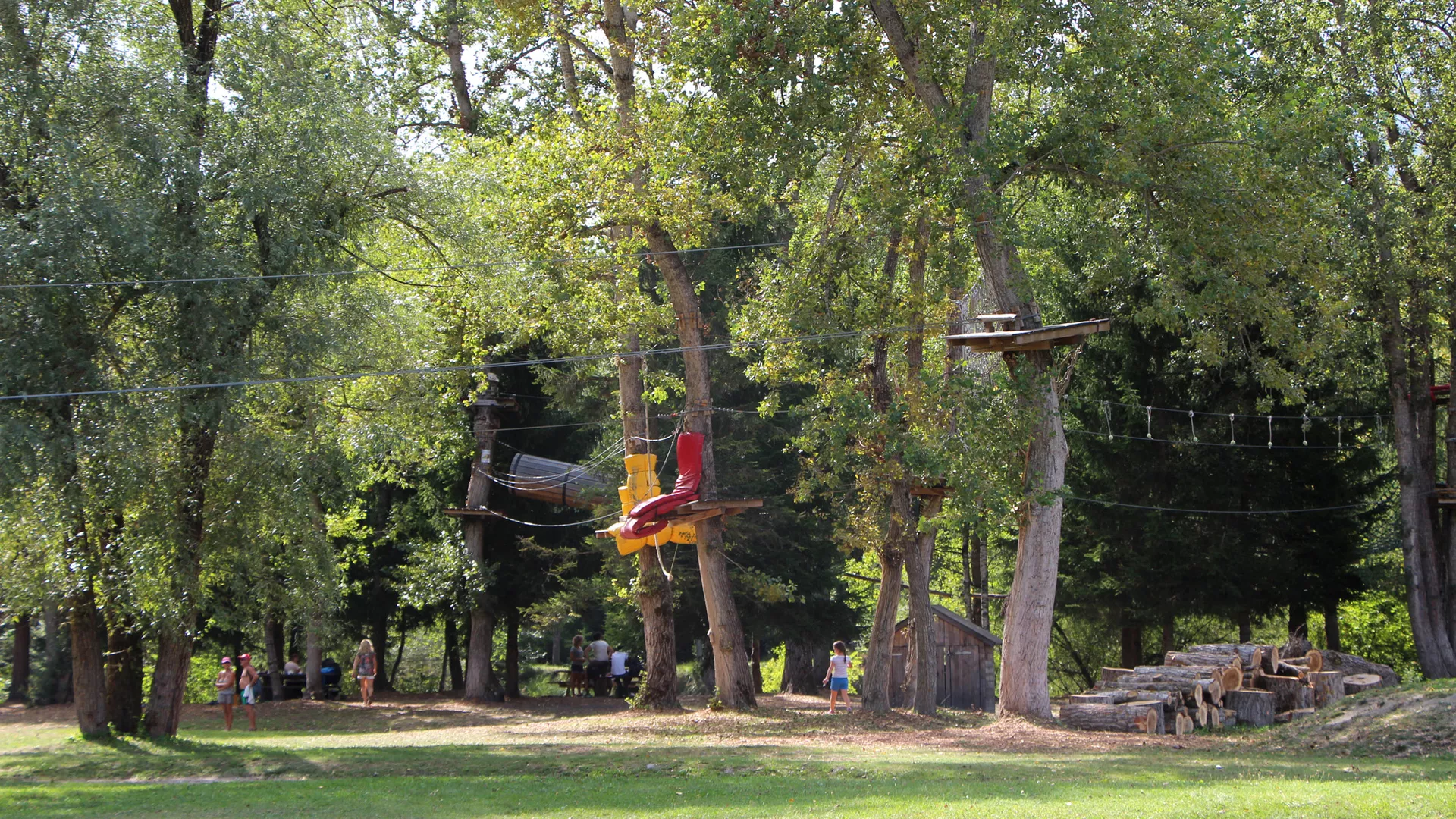 Accrobranche auf der Freizeitanlage "Les versants d'Aime".