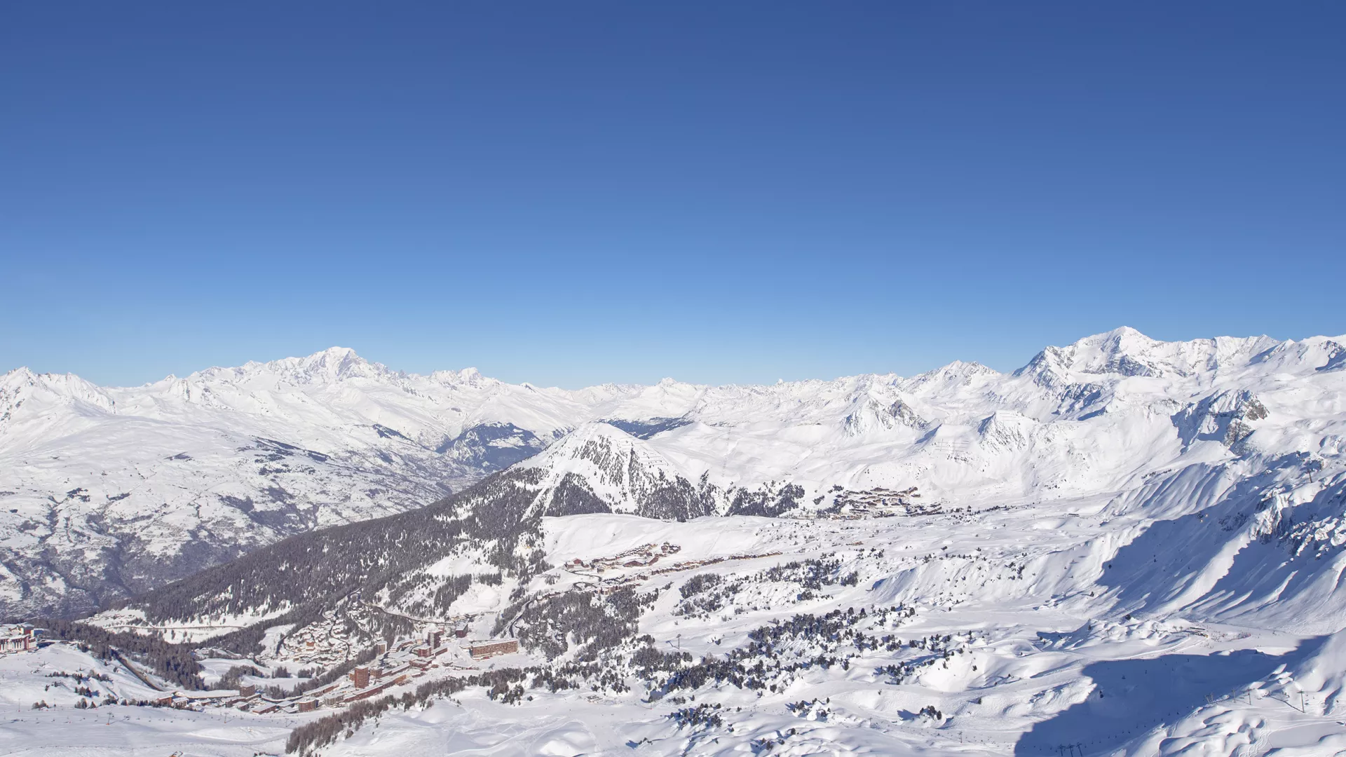 Panorama auf La Plagne vom Gipfel des Bécoin aus