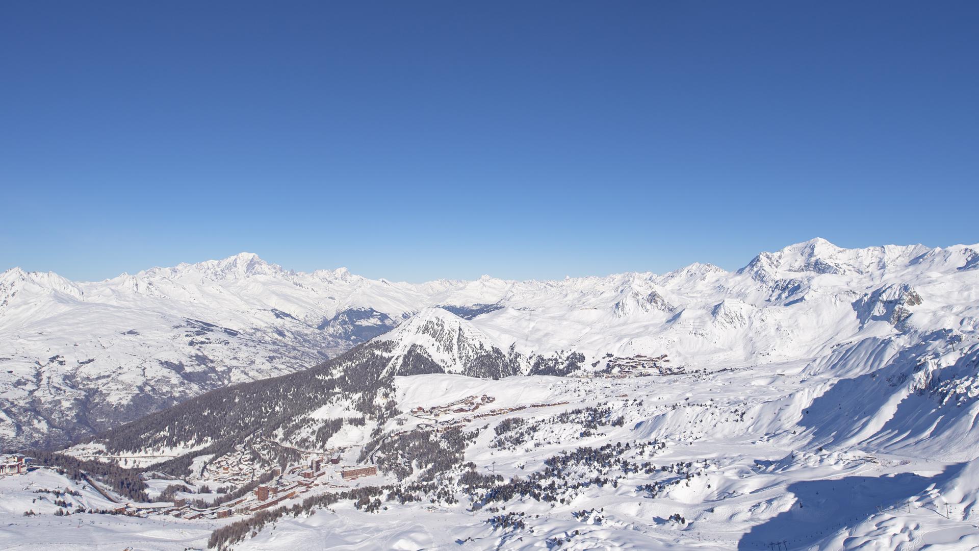 Panorama auf La Plagne vom Gipfel des Bécoin aus