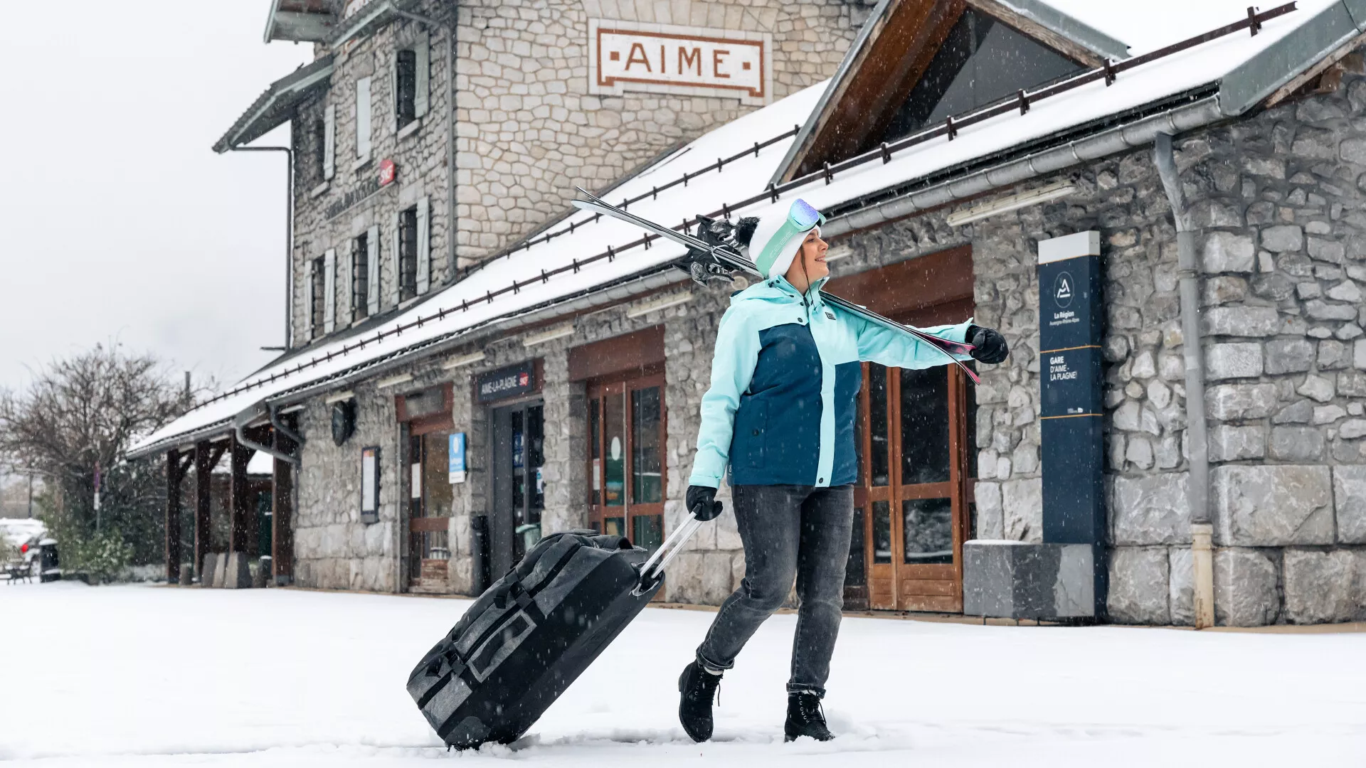 Bahnhof_Aime_and_train-BrendanLePeru