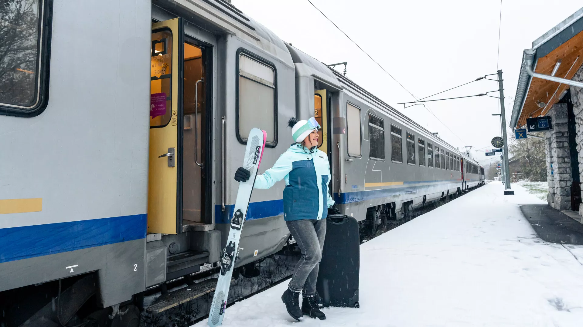 Bahnhof_Aime_and_train-BrendanLePeru