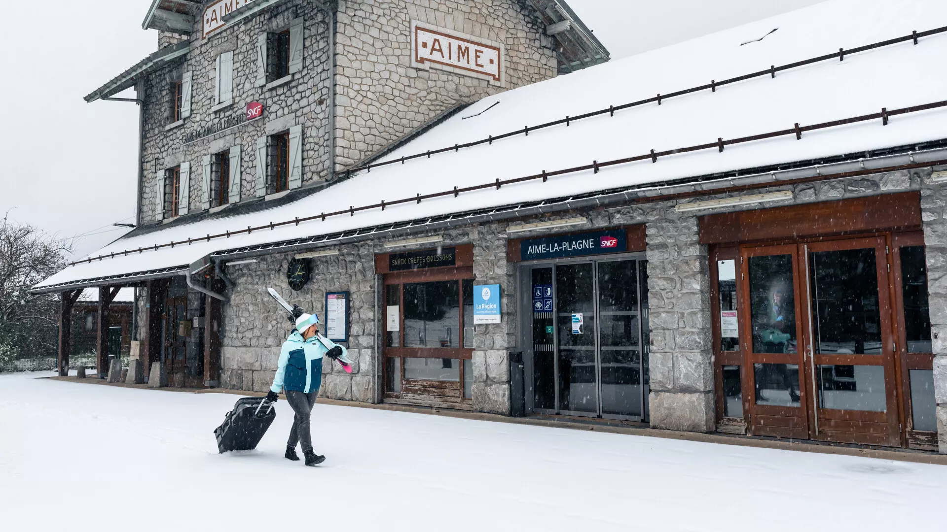 Bahnhof_Aime_and_train-BrendanLePeru