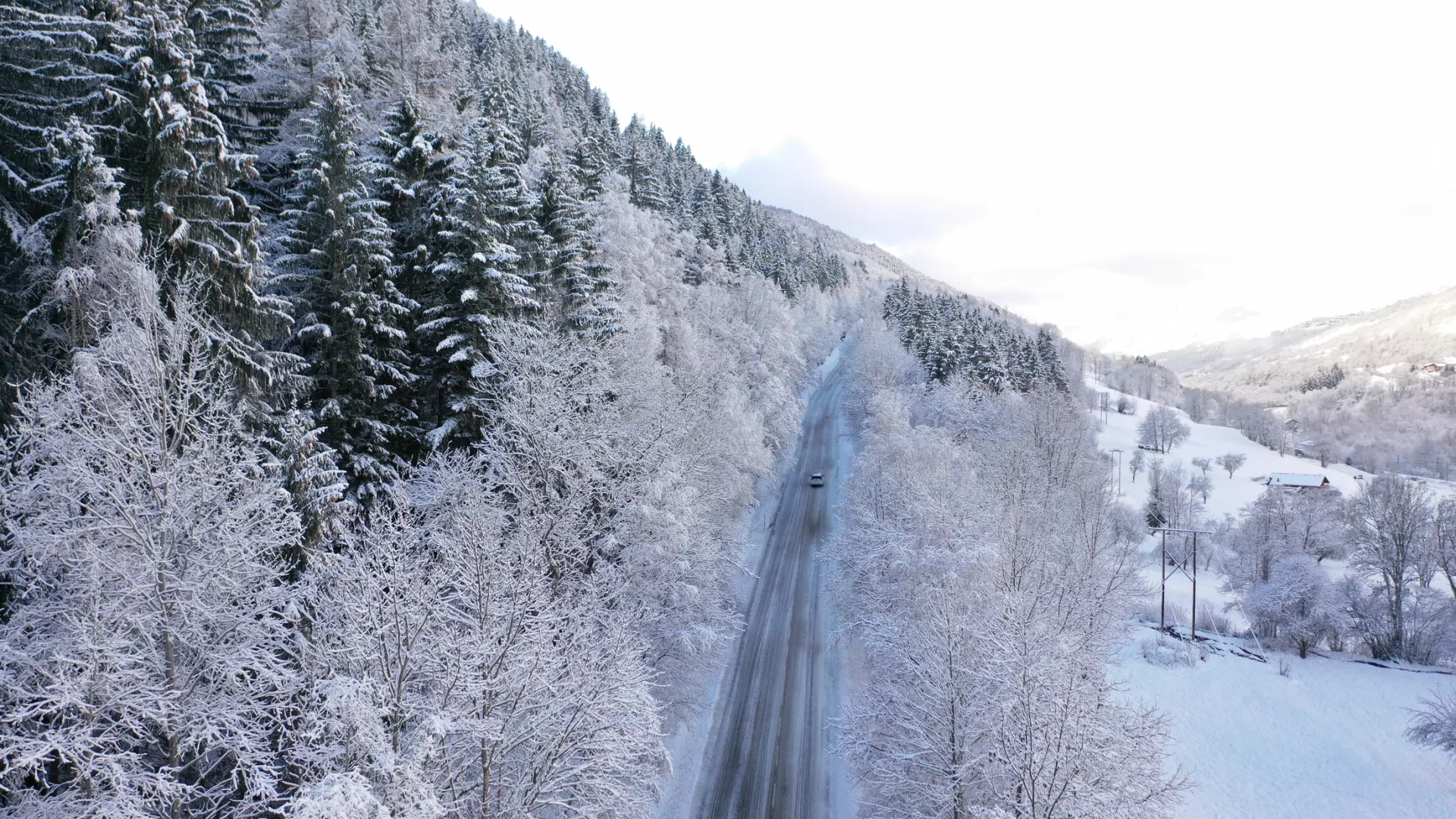 Straße nach La Plagne in Tarentaise
