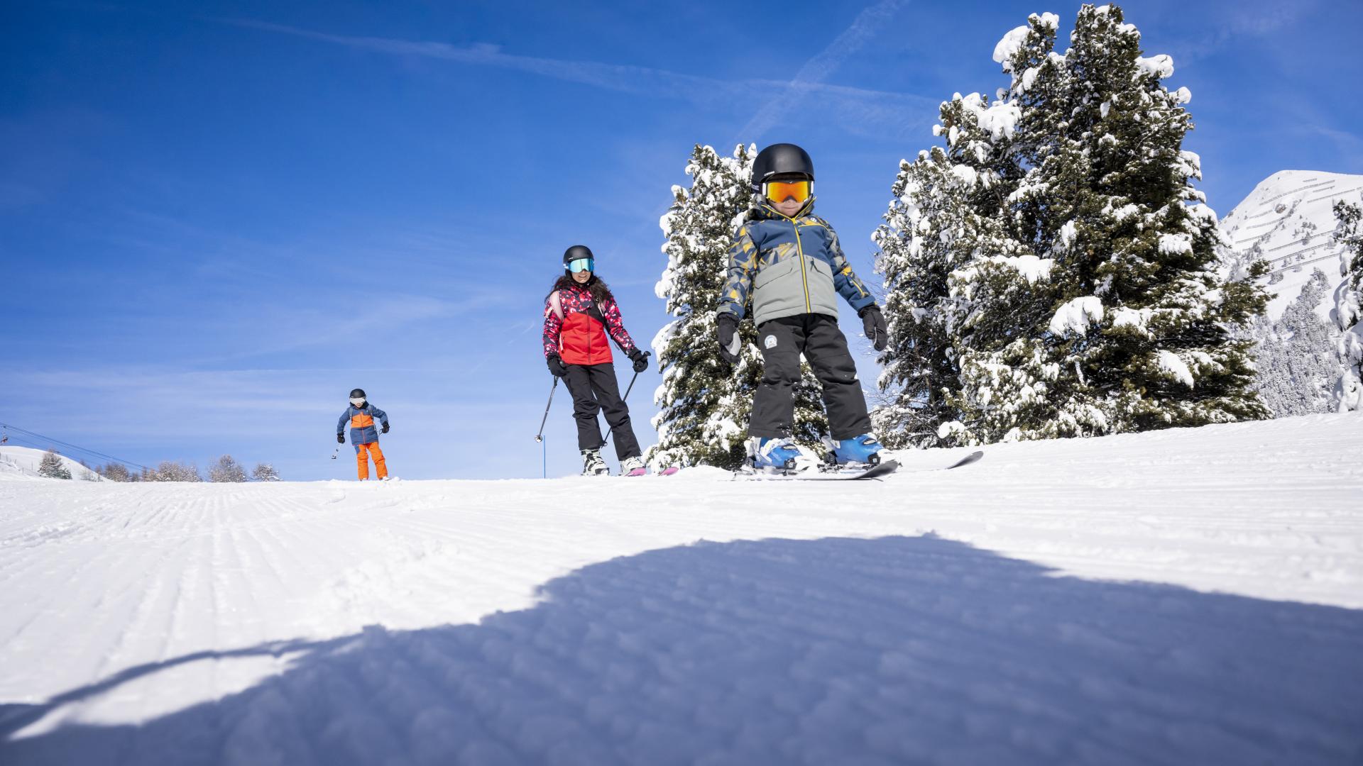 Skifahren mit der Familie  Skifahren mit der Familie