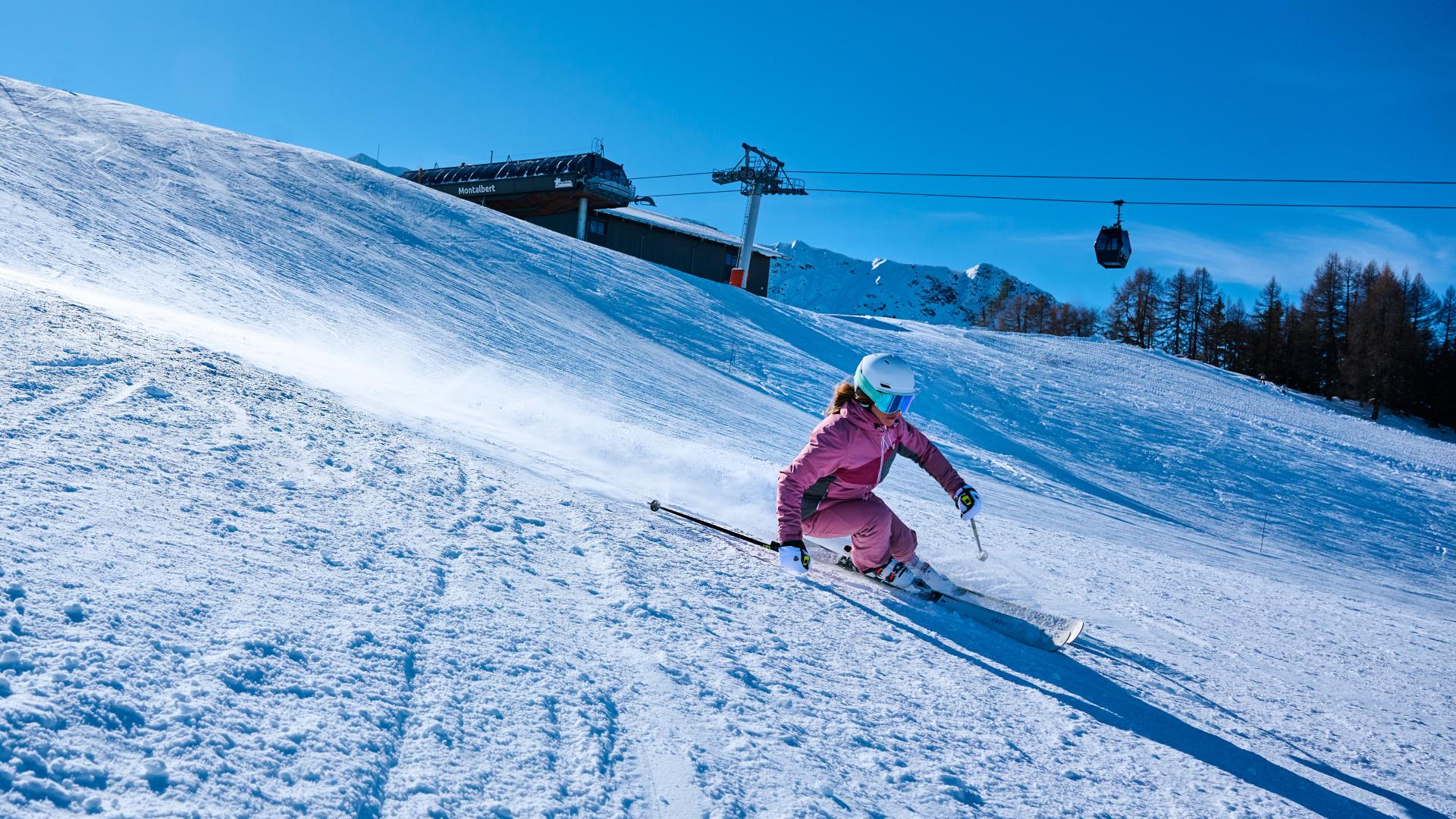 Skifahren vom Gipfel des Fornelet